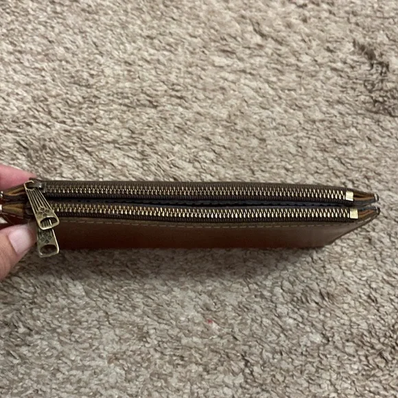 Patricia Nash Elegant Brown Leather Wallet - Picture 3 of 5